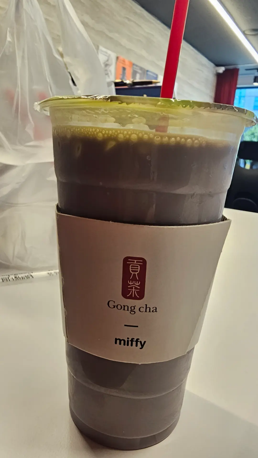 공차 신촌연세로점 끼니 사진 — 타로 밀크티 J